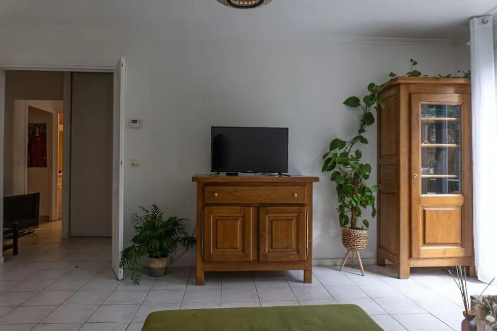 Superb House At Nation Apartment Paris