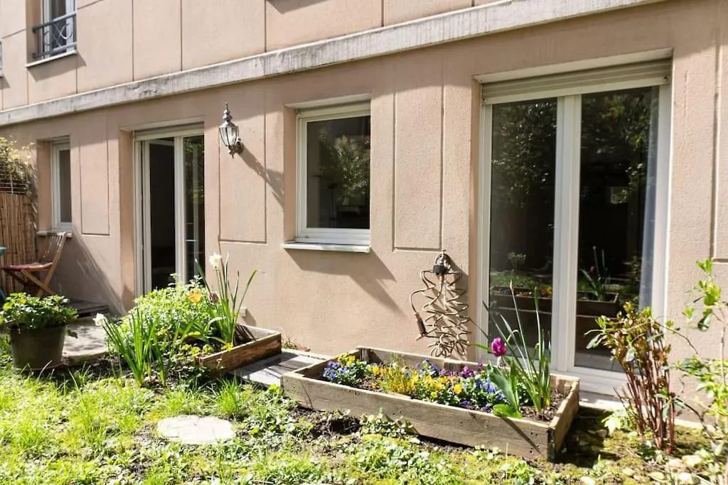 Superb House At Nation Paris